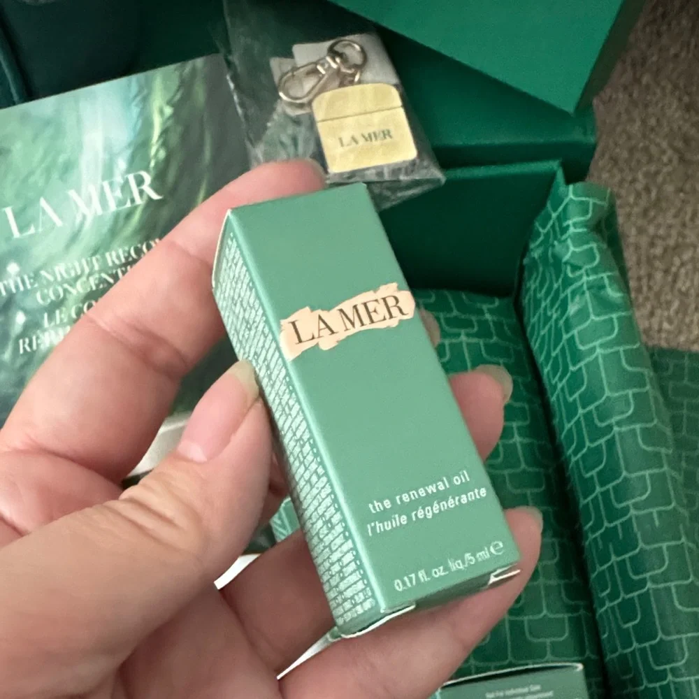 La Mer Skincare holiday gift Collection - Picture 11 of 15
